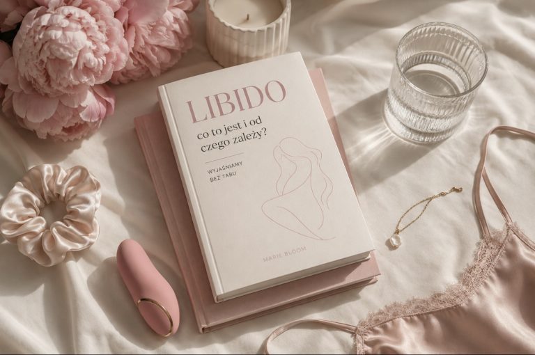 Książka z napisem Libido w estetycznej kompozycji clean girl ilustrującej artykuł na blogu Marie Bloom.